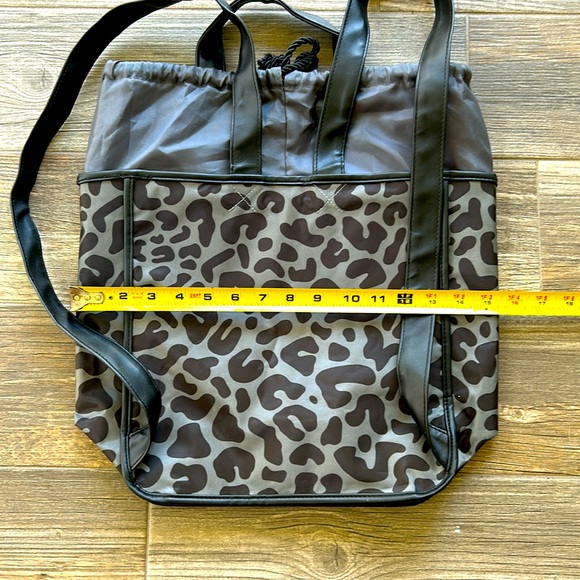 Tanger outlet back pack - Picture 5 of 8